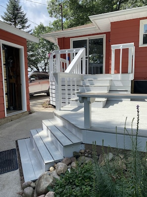 Back steps transitioning house, deck and garage