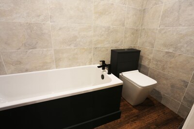 Deal House -  Executive 2 bedApartment with Bath