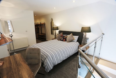 Deal House -  Executive 2 bedApartment with Bath