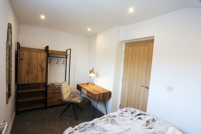 Deal House -  Executive 2 bedApartment with Bath