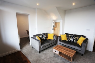 Deal House -  Executive 2 bedApartment with Bath