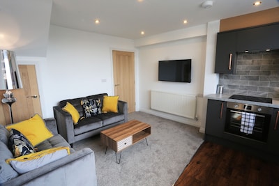 Deal House - 1 bed Apartment with Bath