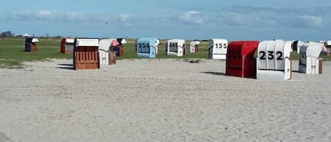 ..hier steht ihr reservierter im Mietpreis enthaltener Strandkorb 