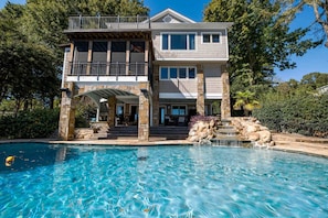 Awesome pool and hot tub with waterfall 