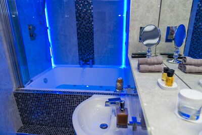 Aphrodite Suites Grand Spa Suite Jacuzzi Apartment