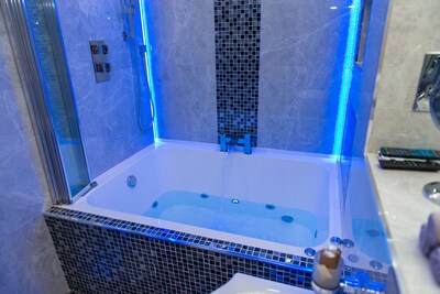 Aphrodite Suites Grand Spa Suite Jacuzzi Apartment