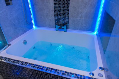 Aphrodite Suites Grand Spa Suite Jacuzzi Apartment