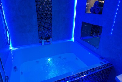 Aphrodite Suites Grand Spa Suite Jacuzzi Apartment