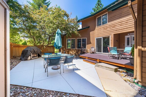 Outdoor dining