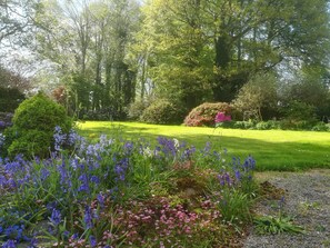 Side Lawn West Wing