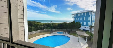 Screened in porch/balcony