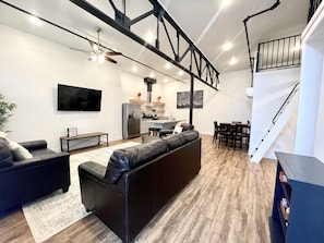 Entry way into Bar-M