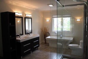 Master Ensuite