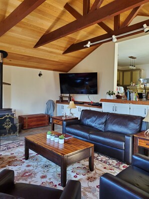 Livingroom with 70" TV
