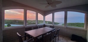 Open air patio overlooking the ocean!
Peaceful paradise! 