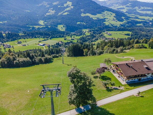 Außenseite Ferienhaus [Sommer]