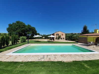 Villa Camilla, piscina , 6 camere per 20 persone