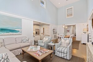 Living Room with Easy Access to the Dining Table and Kitchen