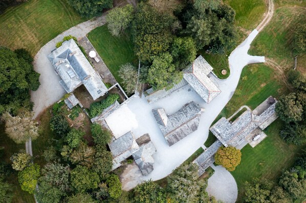Boconnion Estate