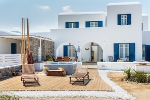 2 villas for 10:
Villa Artemis