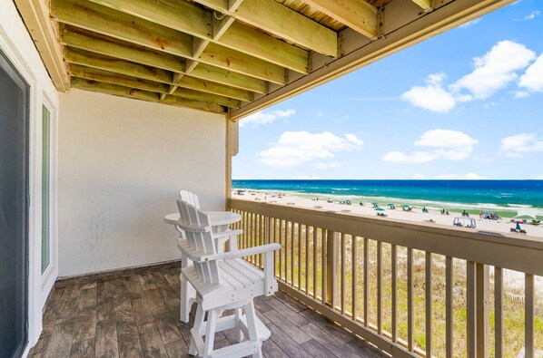 The balcony offers stunning views overlooking the Gulf of Mexico, perfect for relaxation and enjoying coastal breezes.