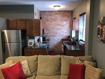 #4: ⚡️Cute Downtown 2-Bedroom Apartment ⚡️
