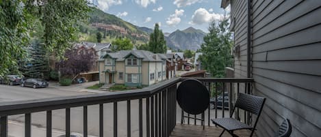 Deck seating outside this Telluride Ski home rental.