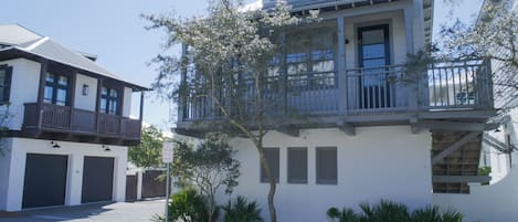 Taurins Carriage House balcony and entrance