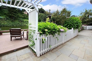 Private riverside dock & pathway to beach