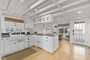 Full kitchen
