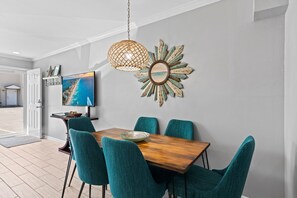 Custom dining table seats 6 comfortably