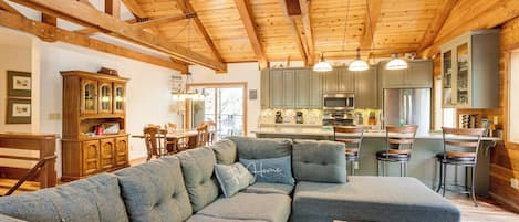 Stateline Vacation Rental Home | 3BR | 2BA | 1,400 Sq Ft | Steps Required