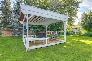 Shared Yard | Gazebo | Fire Pit