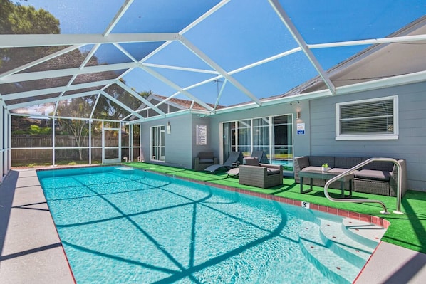 Exclusive heated pool in a beautiful fully fenced backyard. Relax in our heated pool without worrying about the safety and security of younger family members. If you are interested in this property, send us an inquiry right now!