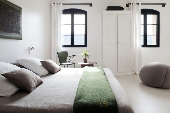 Design room with jacuzzi