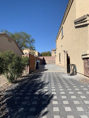 Parking for 4 or 5 cars.