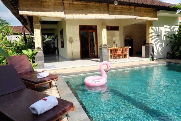 Relax your day in our two bedroom villa with private pool & paddy’s view 