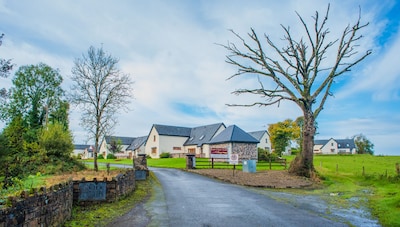 House-Traditional-Private Bathroom-Pet Friendly