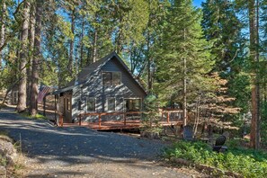 Cabin Exterior | Parking | Driveway (3 Vehicles) | RV Parking