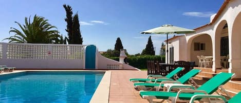 Luxury Algarve Villa | 4 Bedrooms | Villa Brisa | Sea Views & Perfect for Families | Carvoeiro