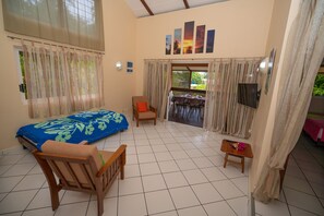 Living Room / Lounge