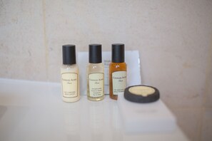 Bathroom amenities