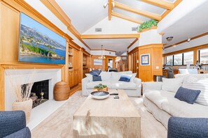 Spacious yet cozy living room which looks out onto the beach beyond.
                