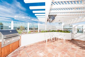 The large grill and roof-top deck makes entertaining fun and easy.
                