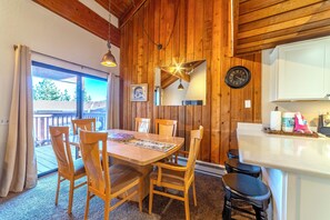 Dining area and breakfast bar seating for 3.