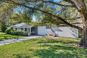 The beautiful side view of the house showcasing our magnificent front yard, surrounding trees, and driveway. If you are interested in this property, don't hesitate to send us a message! Book this property now!