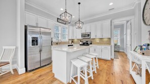 Kitchen Island with Seating for 4