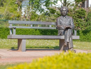 Plante, Meubles, Extérieur Banc, Statue, Sculpture, Herbe, Bois, Banc, Arbre, Mobilier De Jardin