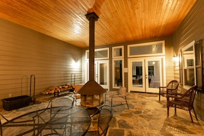 Sit out and gather around the warm firepit at the night