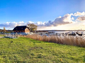 Selliner Hafen und Blick auf den Selliner See